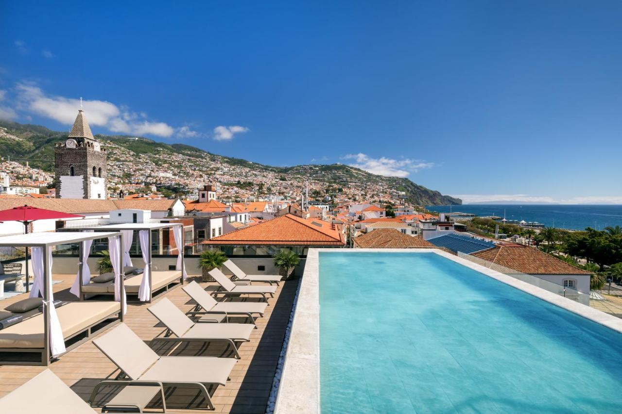 ホテル Barcelo Funchal Oldtown エクステリア 写真 The rooftop pool at the Hotel Porto Santo
