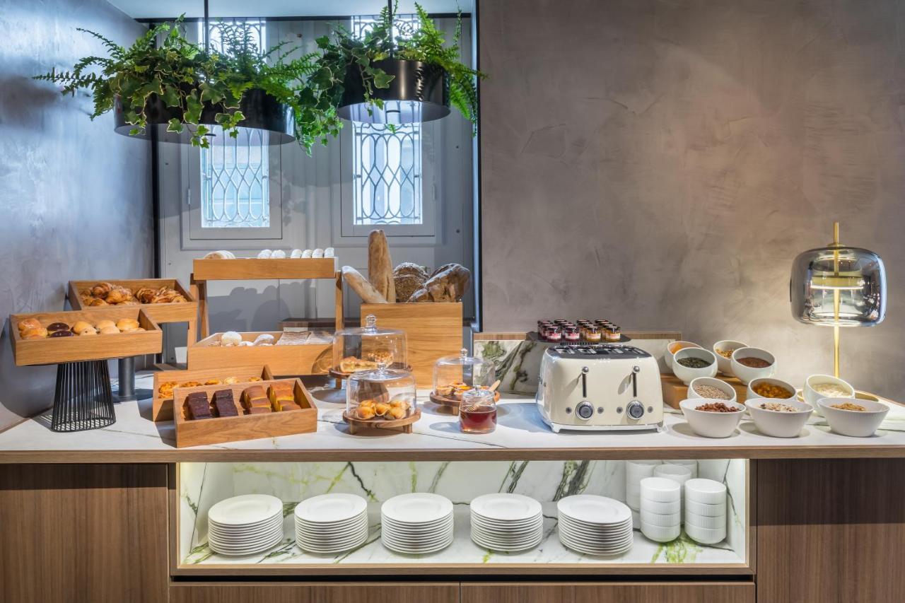 ホテル Barcelo Funchal Oldtown エクステリア 写真 The buffet at the lounge