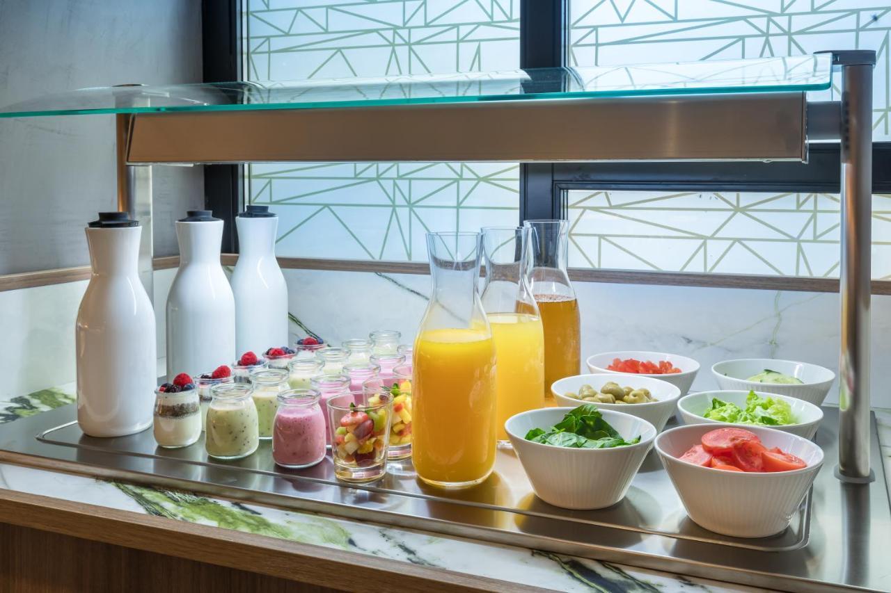 ホテル Barcelo Funchal Oldtown エクステリア 写真 A buffet at a hotel