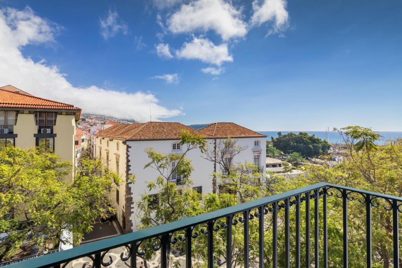 ホテル Barcelo Funchal Oldtown エクステリア 写真 View from the balcony of the house of the writer, in Funchal, Madeira