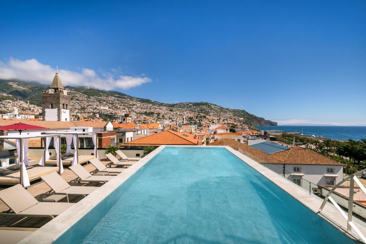 ホテル Barcelo Funchal Oldtown エクステリア 写真 The rooftop pool at the hotel